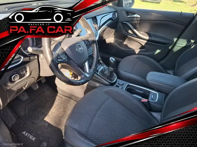 Opel Astra view 5