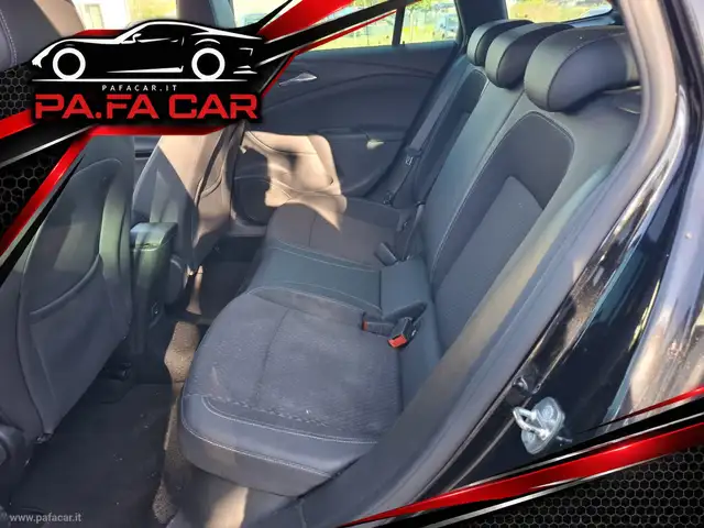 Opel Astra view 7