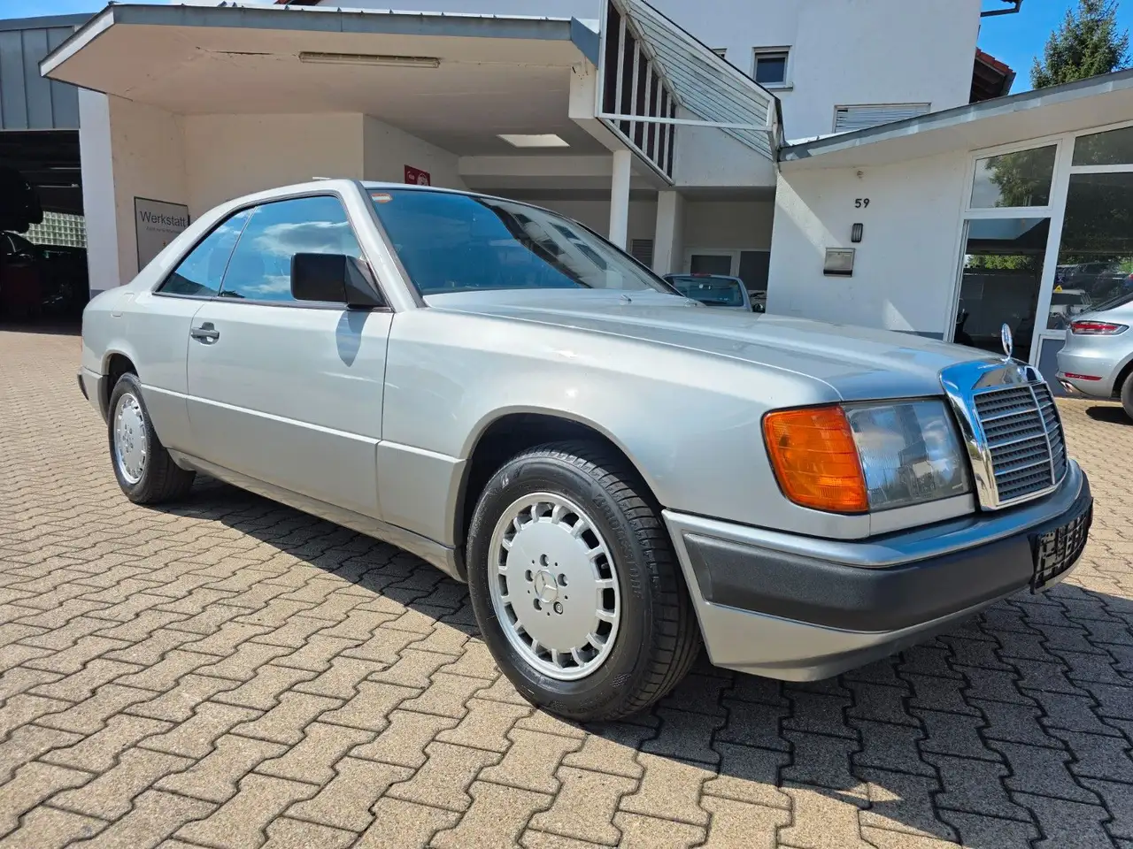 Mercedes-Benz 230 CE, foto 2