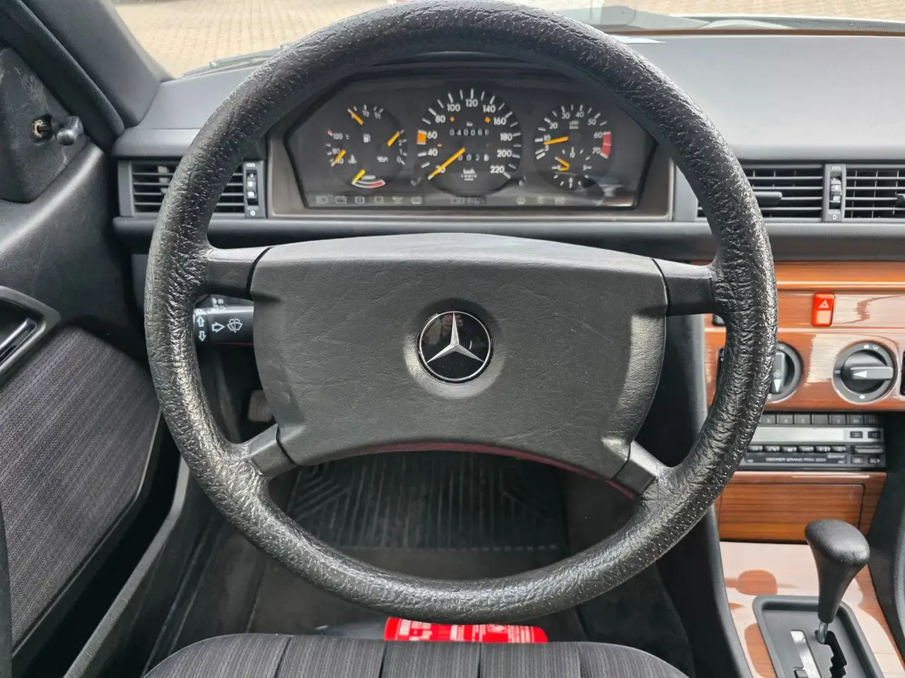 Mercedes-Benz 230 CE, foto 12