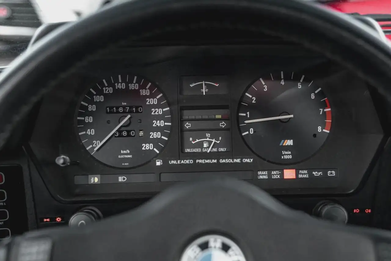 BMW 6 Series снимка BMW 6 Series