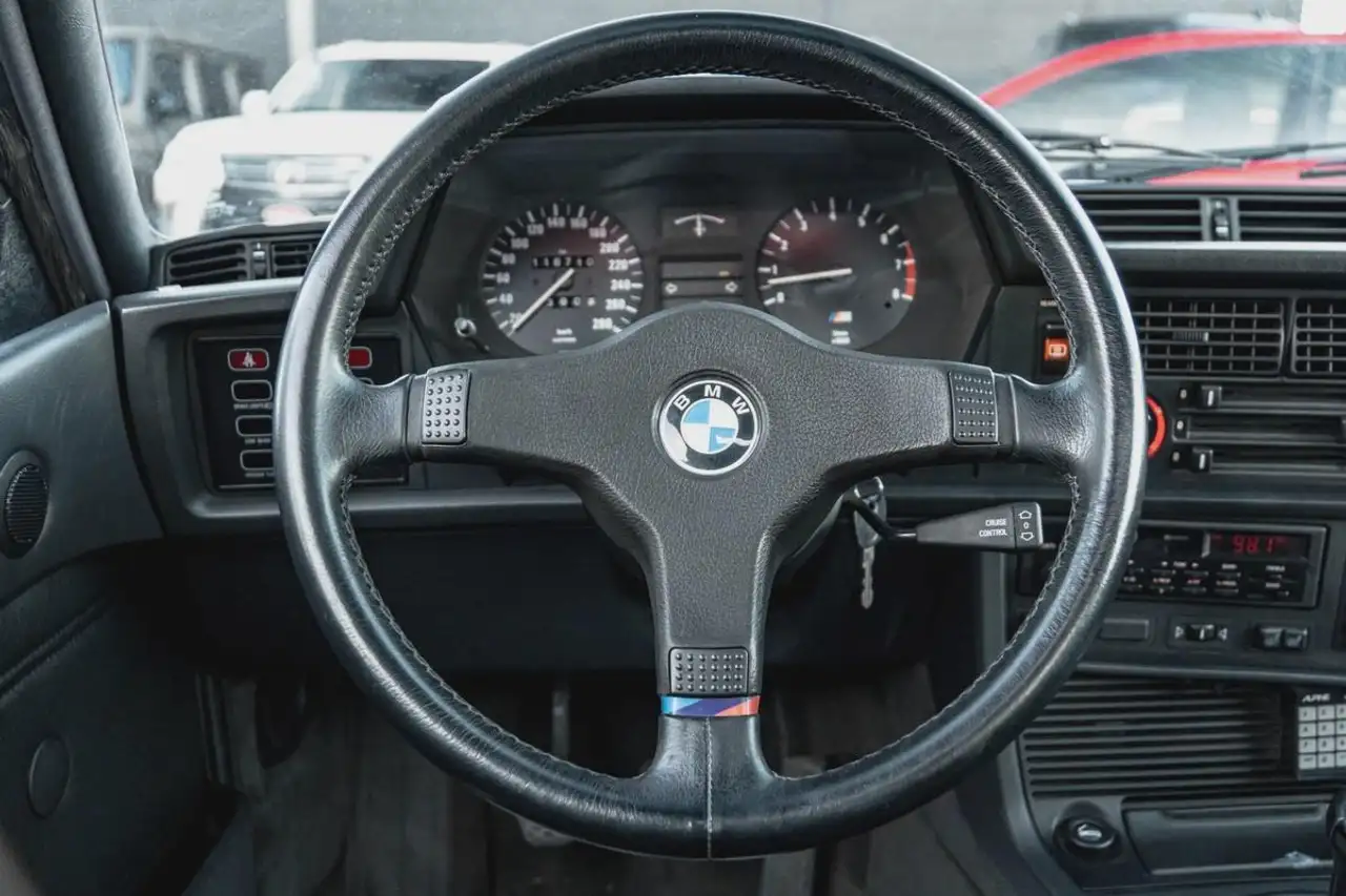 BMW 6 Series снимка BMW 6 Series