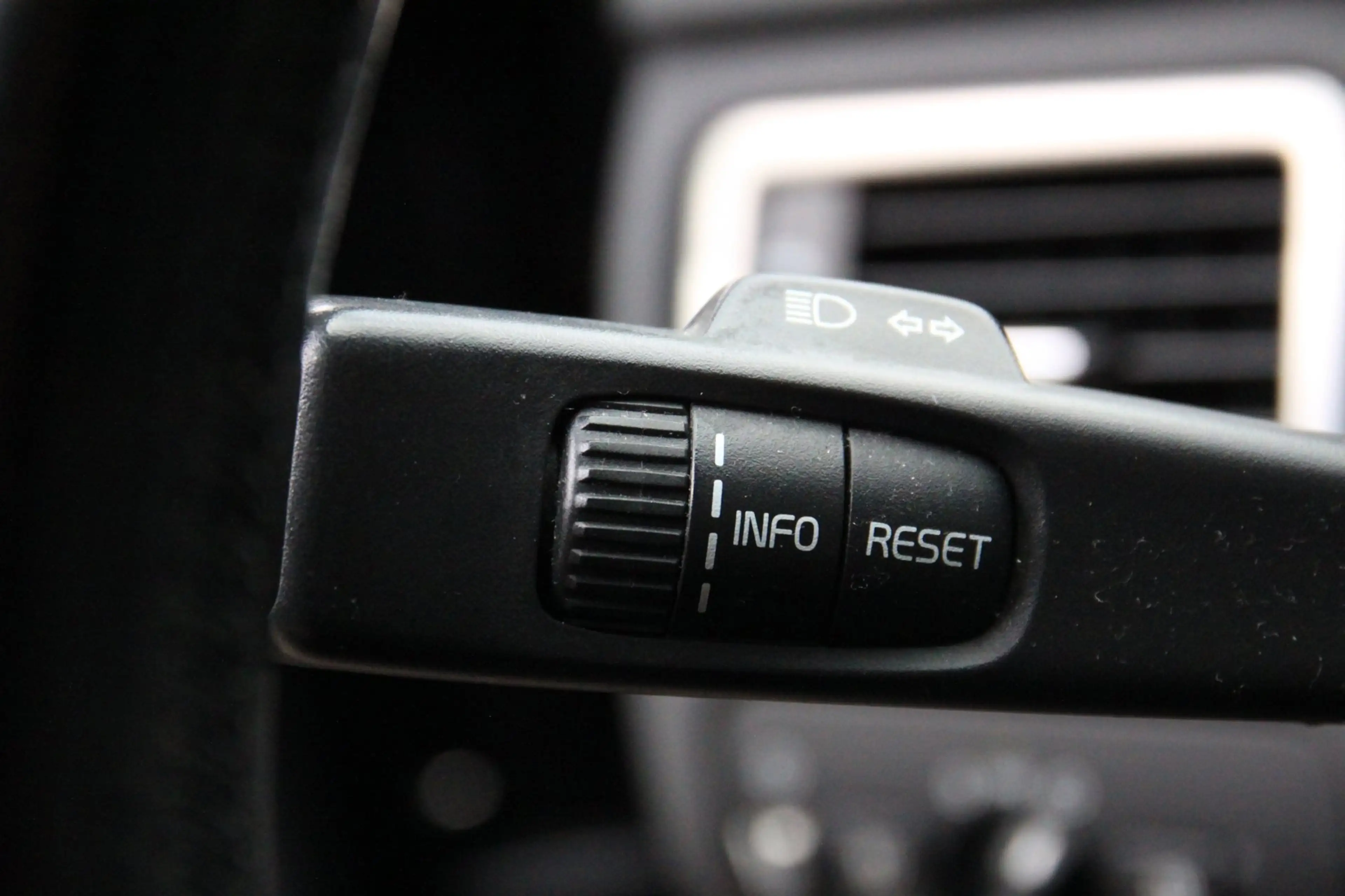 Volvo V70 1.6 T4 Limited Edition Elek-Dak/Xenon/Leer/Parkeer — photo 31