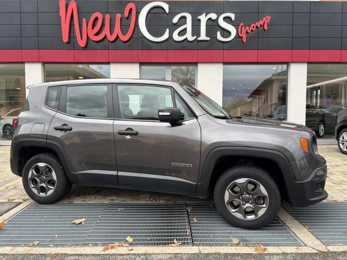 Jeep Renegade 2.0 Mjt 4WD Active Drive Sport Grau - 1