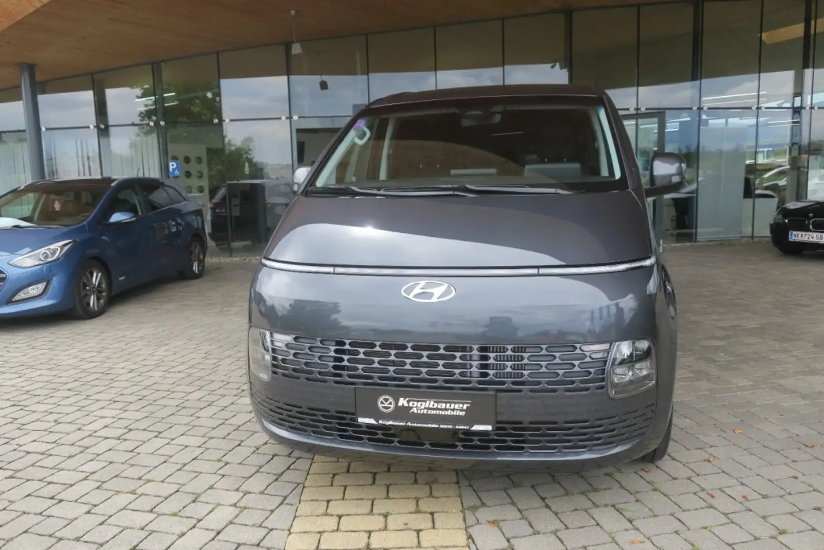 Hyundai STARIA Transporter Business Van 2.2 CRDi 2WD AT l3 Grau - 2