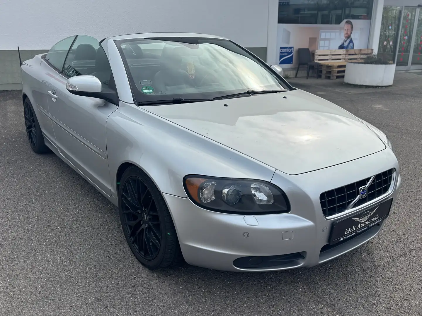 Volvo C70 2.0 D Momentum Šedá - 2