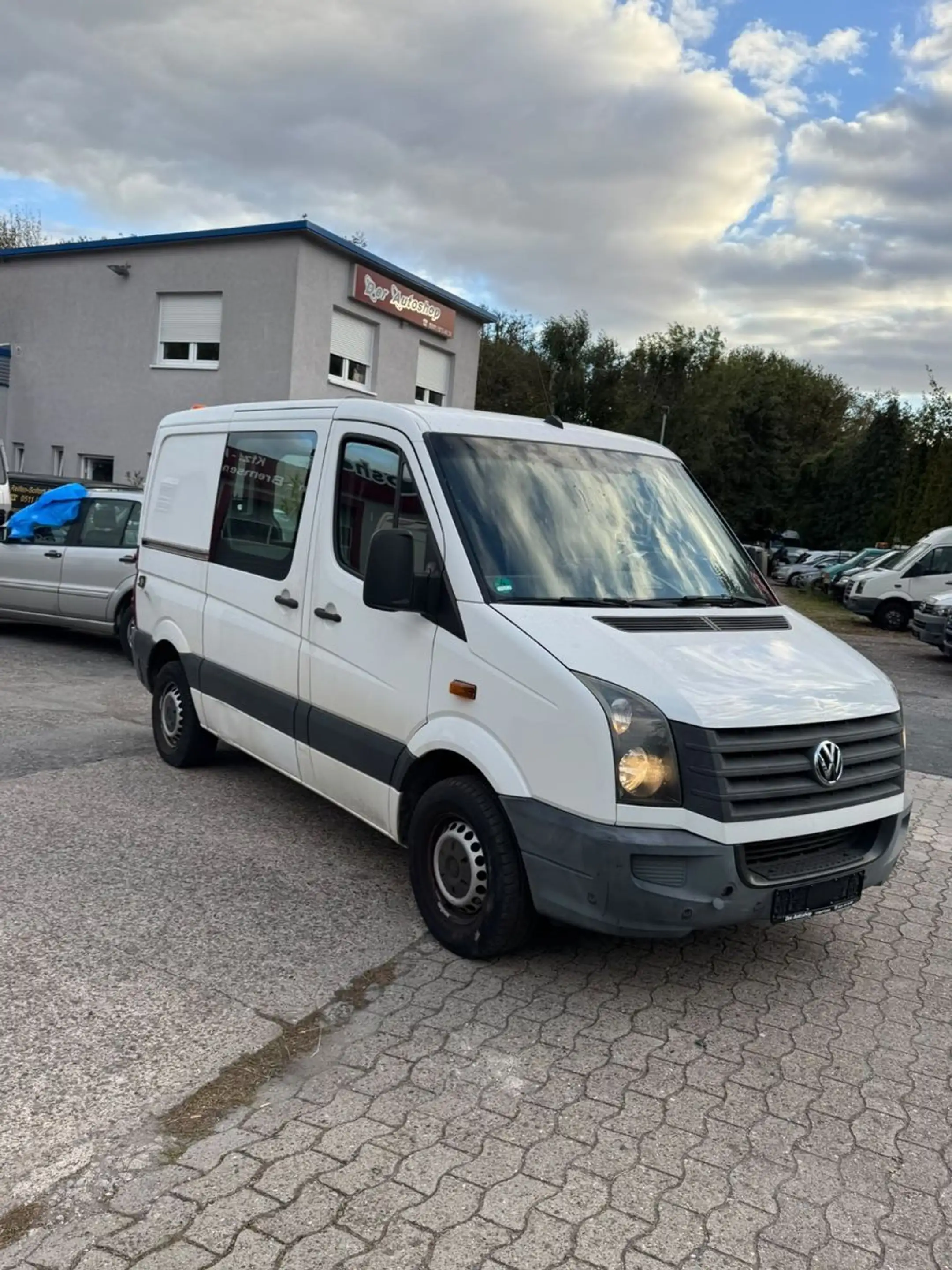 Volkswagen Crafter Kasten 35 L2H2 mittel Hochdach — photo 3