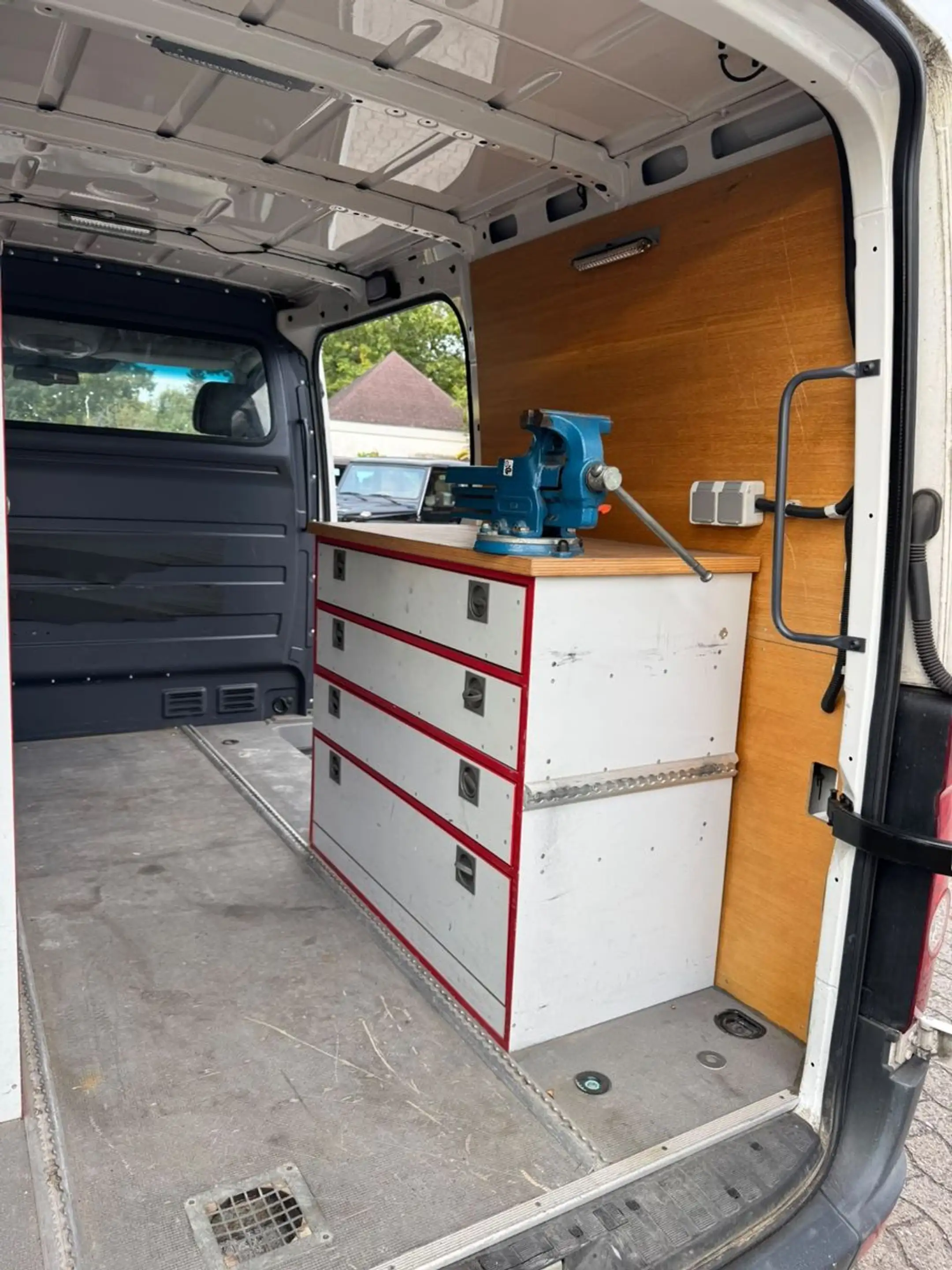 Volkswagen Crafter Kasten 35 L2H2 mittel Hochdach — photo 11