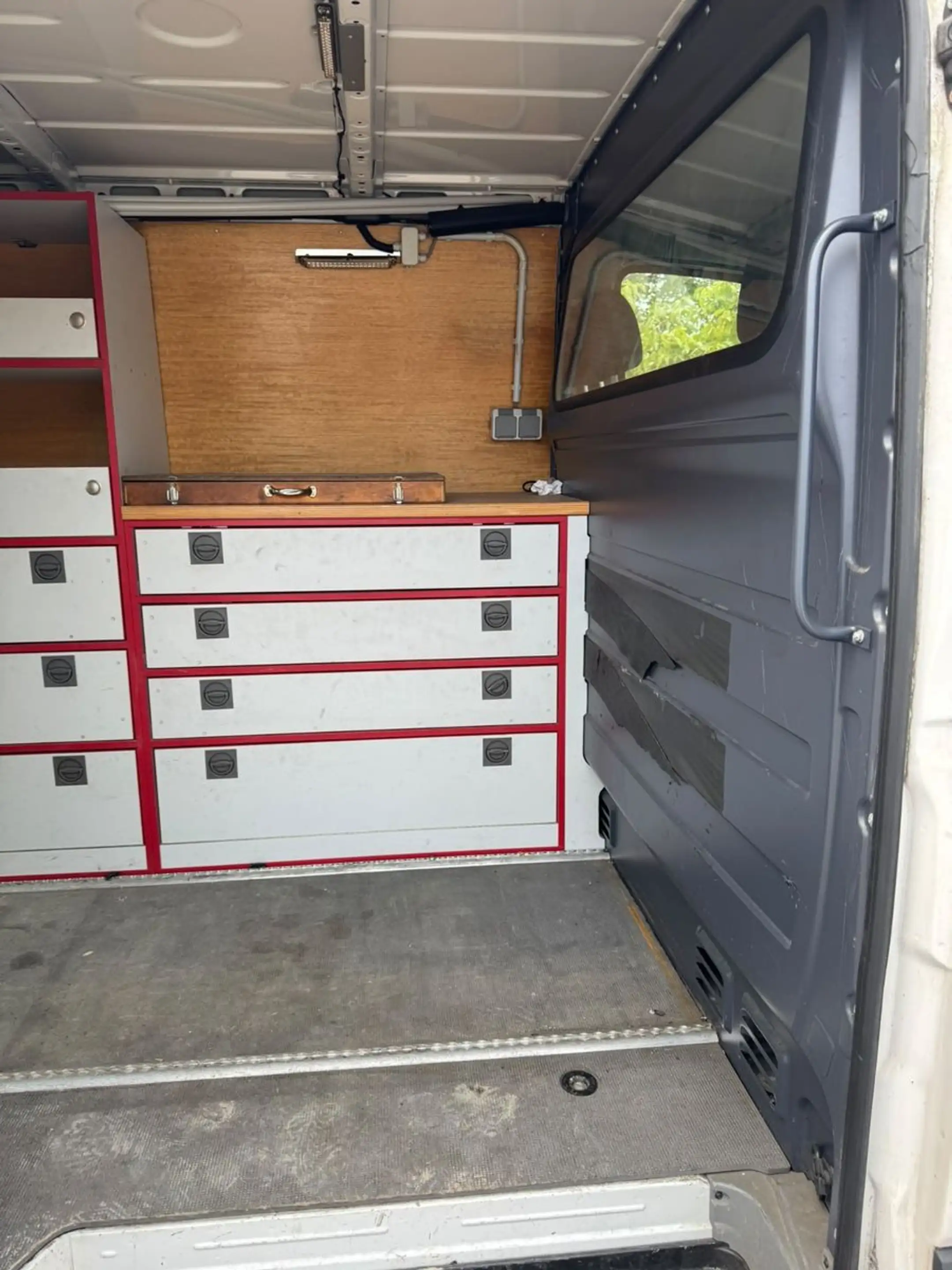 Volkswagen Crafter Kasten 35 L2H2 mittel Hochdach — photo 9