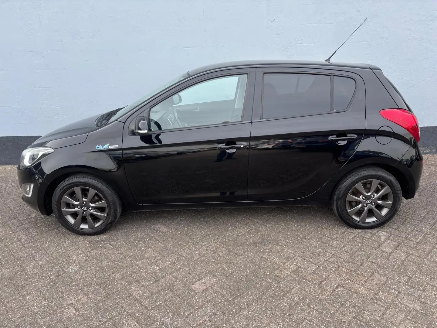 Hyundai i20 1.2i Go! 5-Deurs - Airco - LMV Schwarz - 2