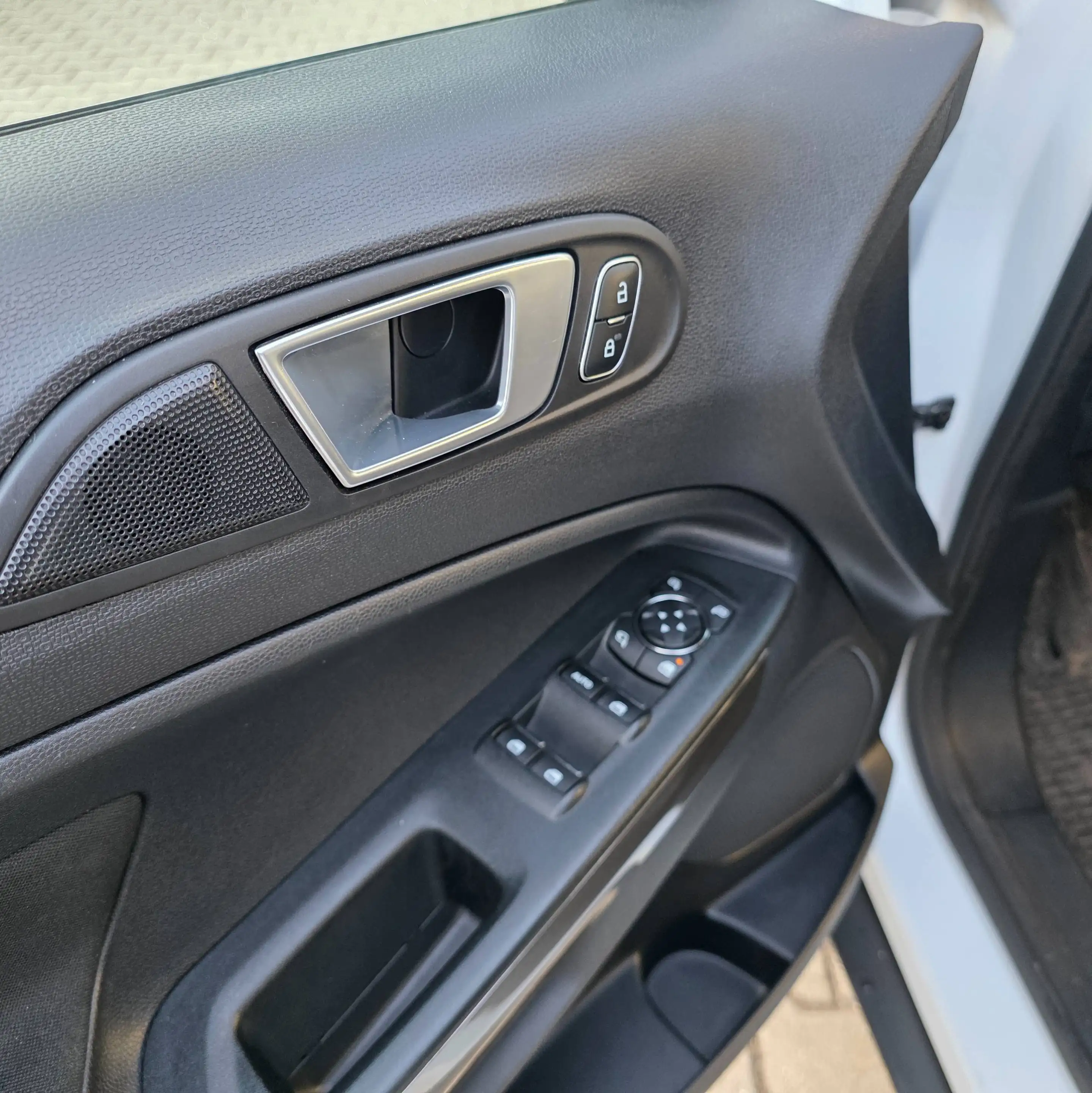 Ford EcoSport Trend — photo 10