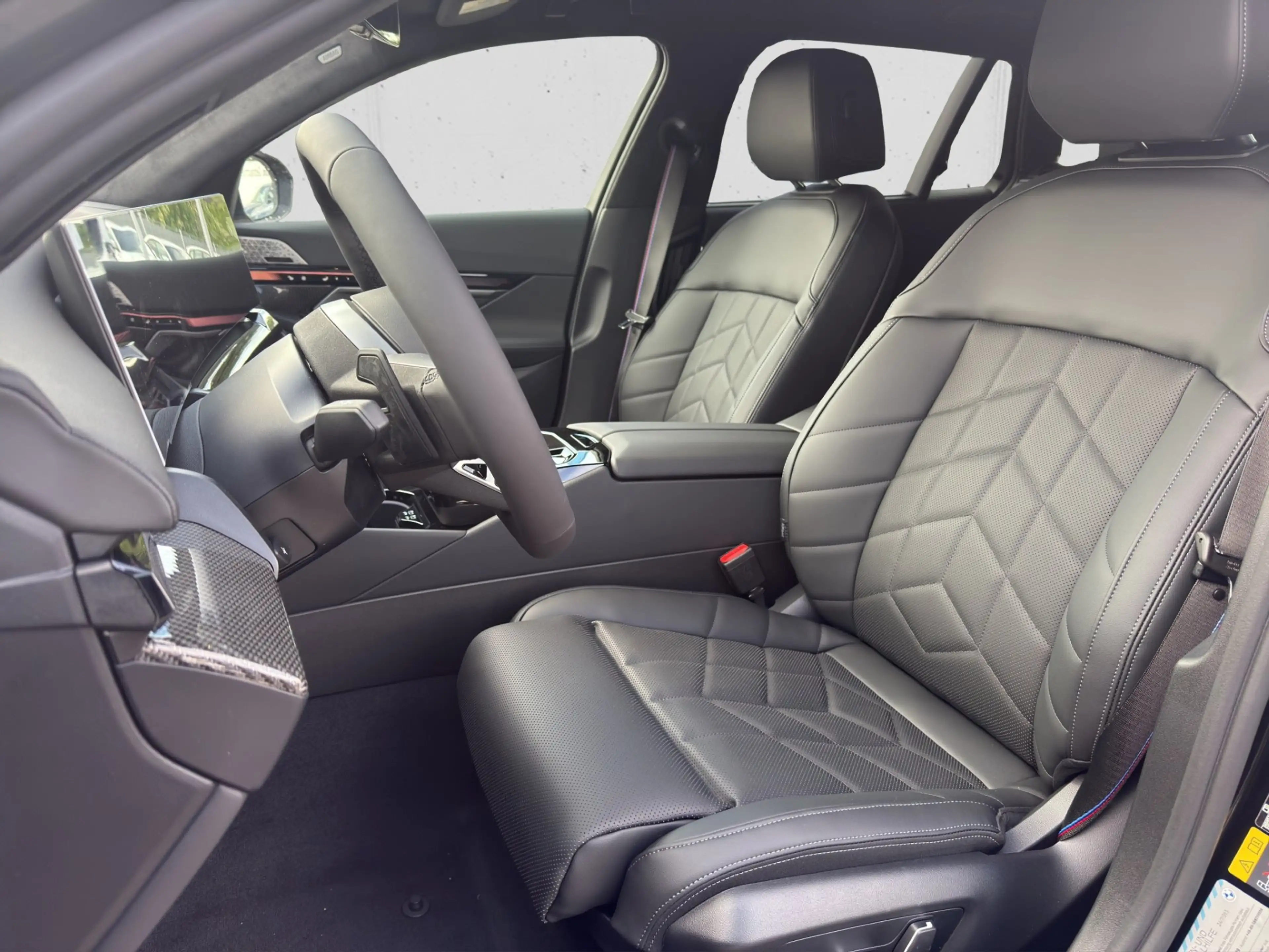 BMW 550 e xDrive — photo 8