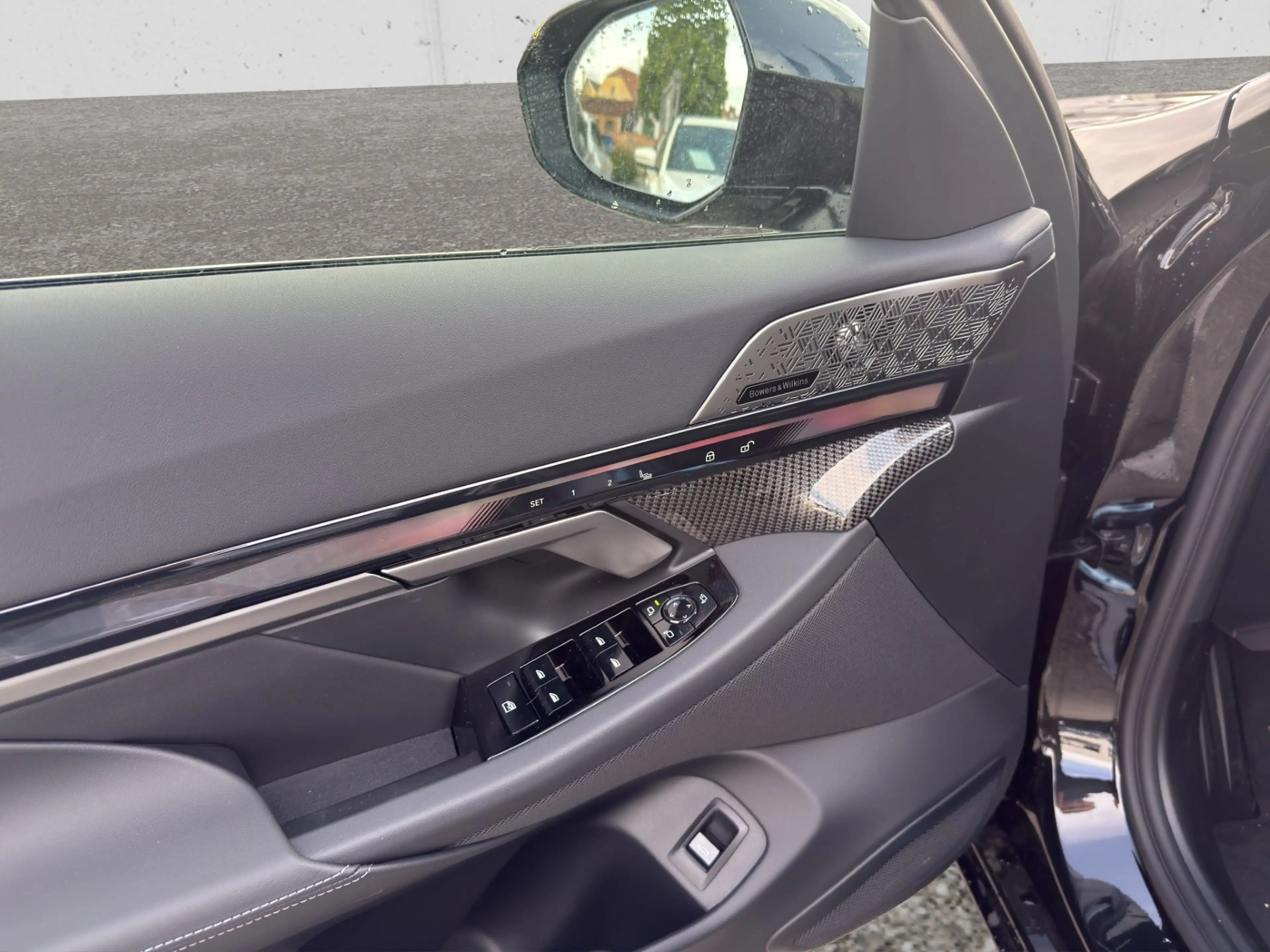 BMW 550 e xDrive — photo 9