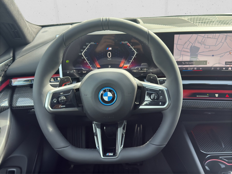 BMW 550 e xDrive — photo 12