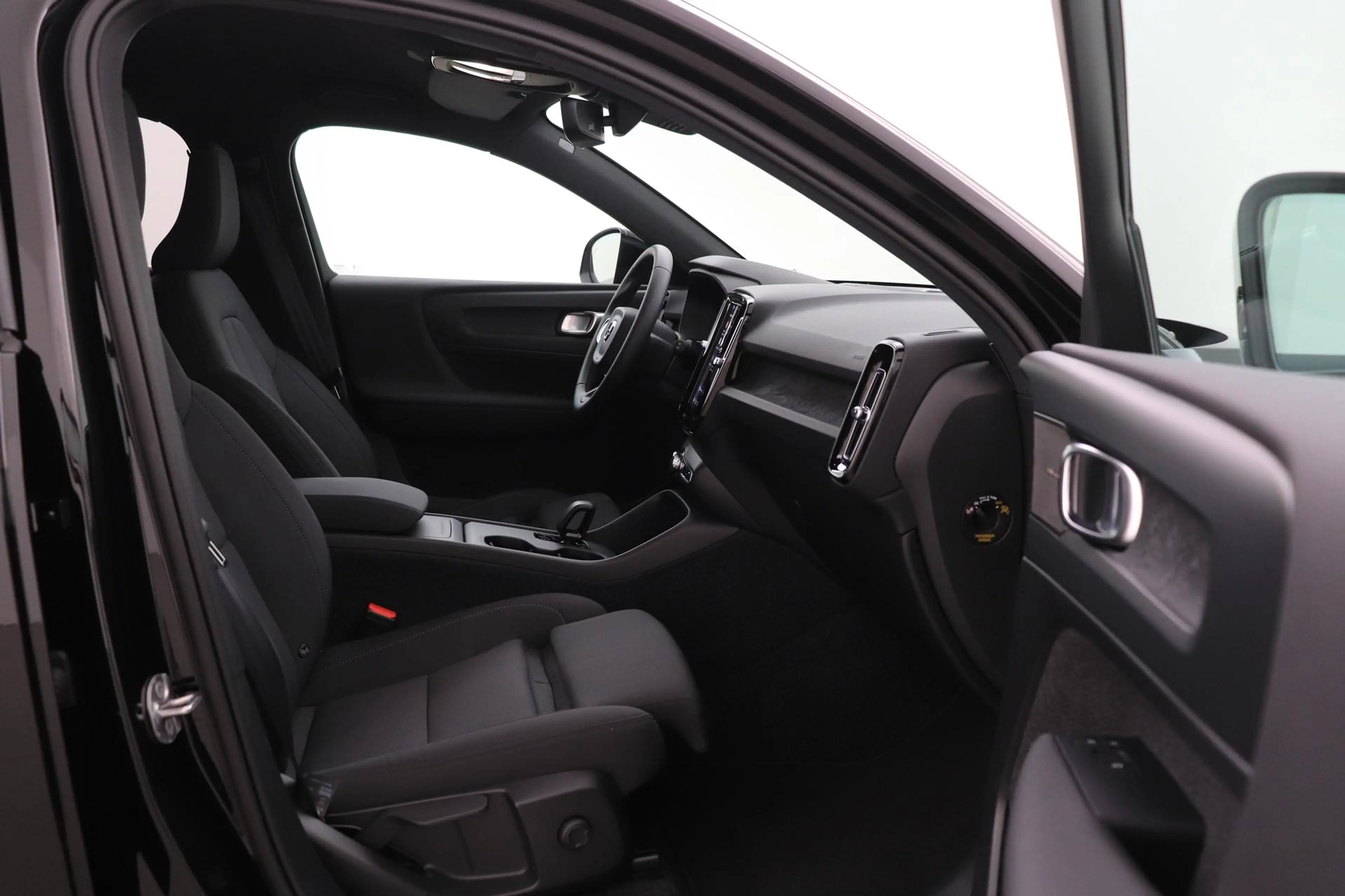 Volvo EX40 Single Motor Extended Range Plus Black Ed. 82 kWh — photo 5