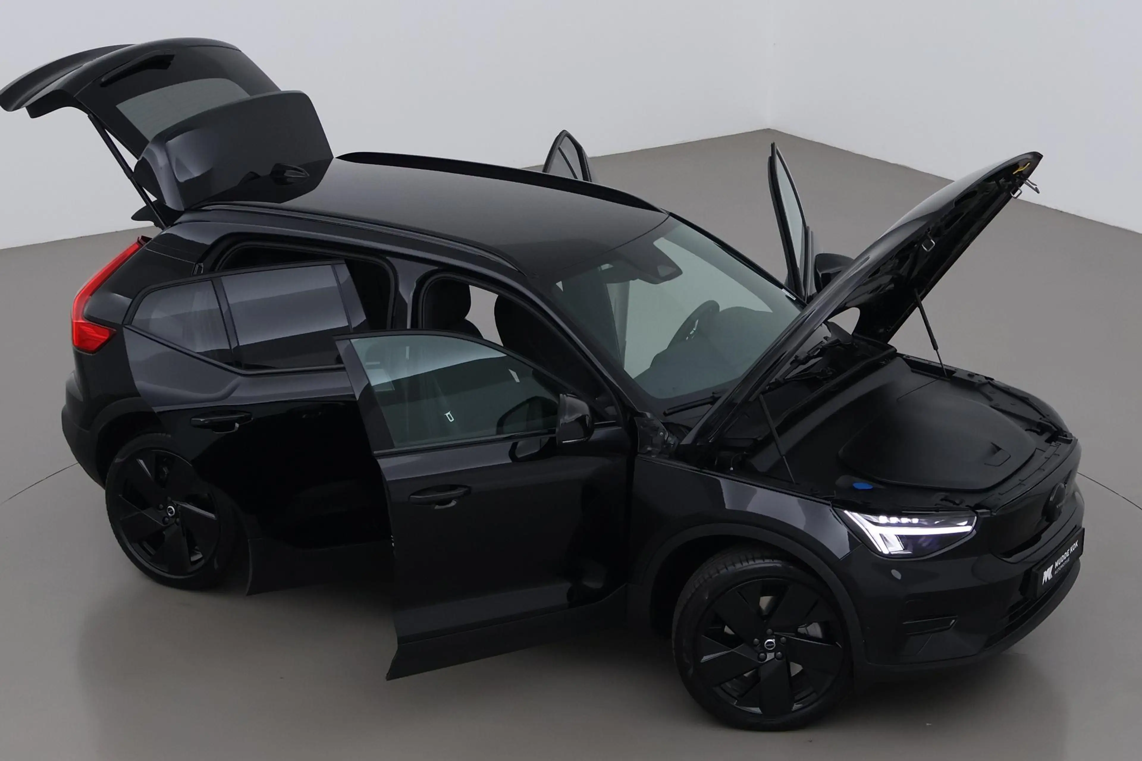 Volvo EX40 Single Motor Extended Range Plus Black Ed. 82 kWh — photo 6
