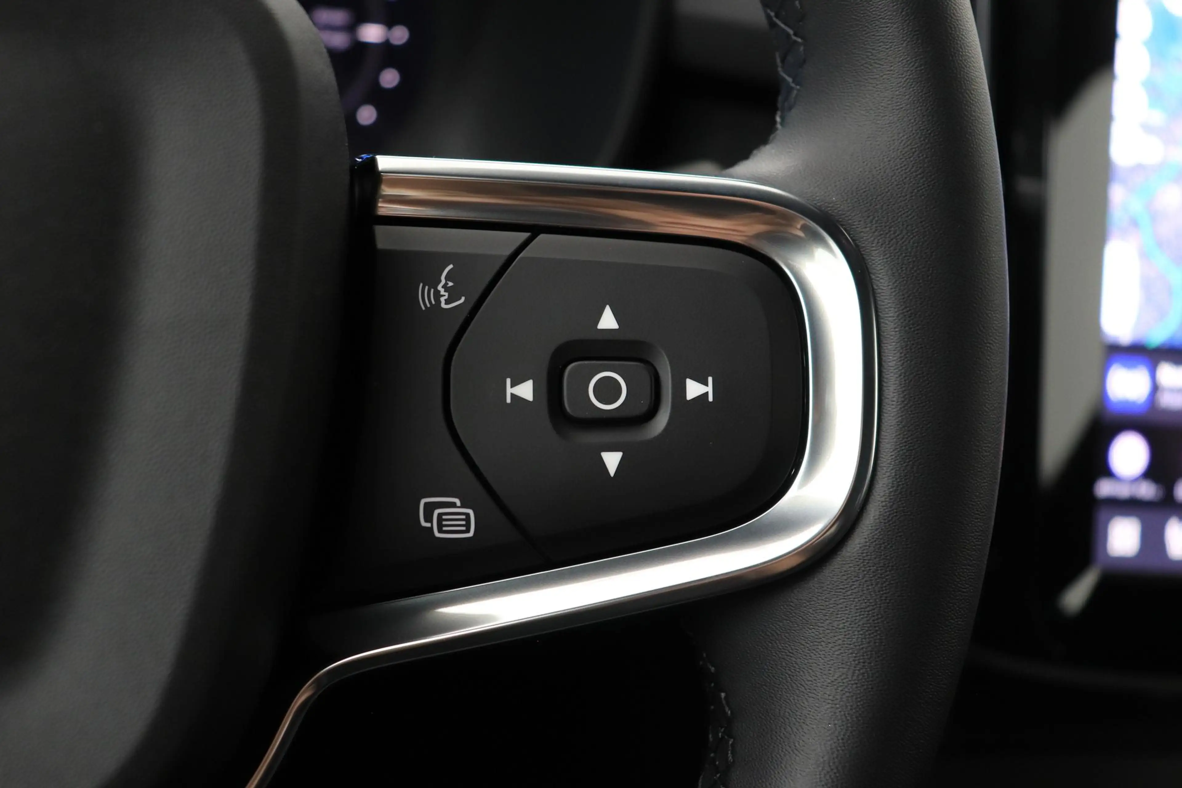 Volvo EX40 Single Motor Extended Range Plus Black Ed. 82 kWh — photo 42