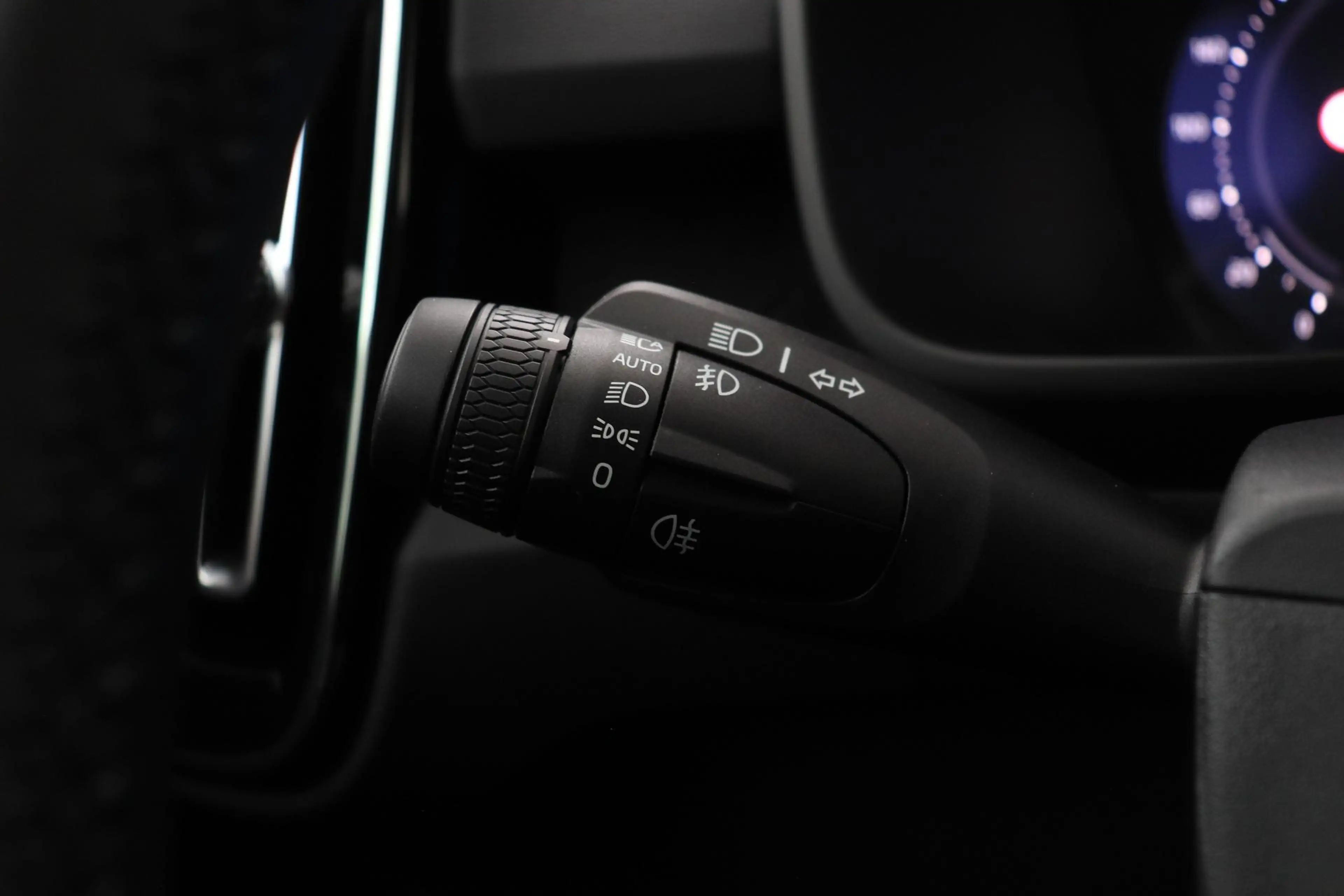 Volvo EX40 Single Motor Extended Range Plus Black Ed. 82 kWh — photo 41