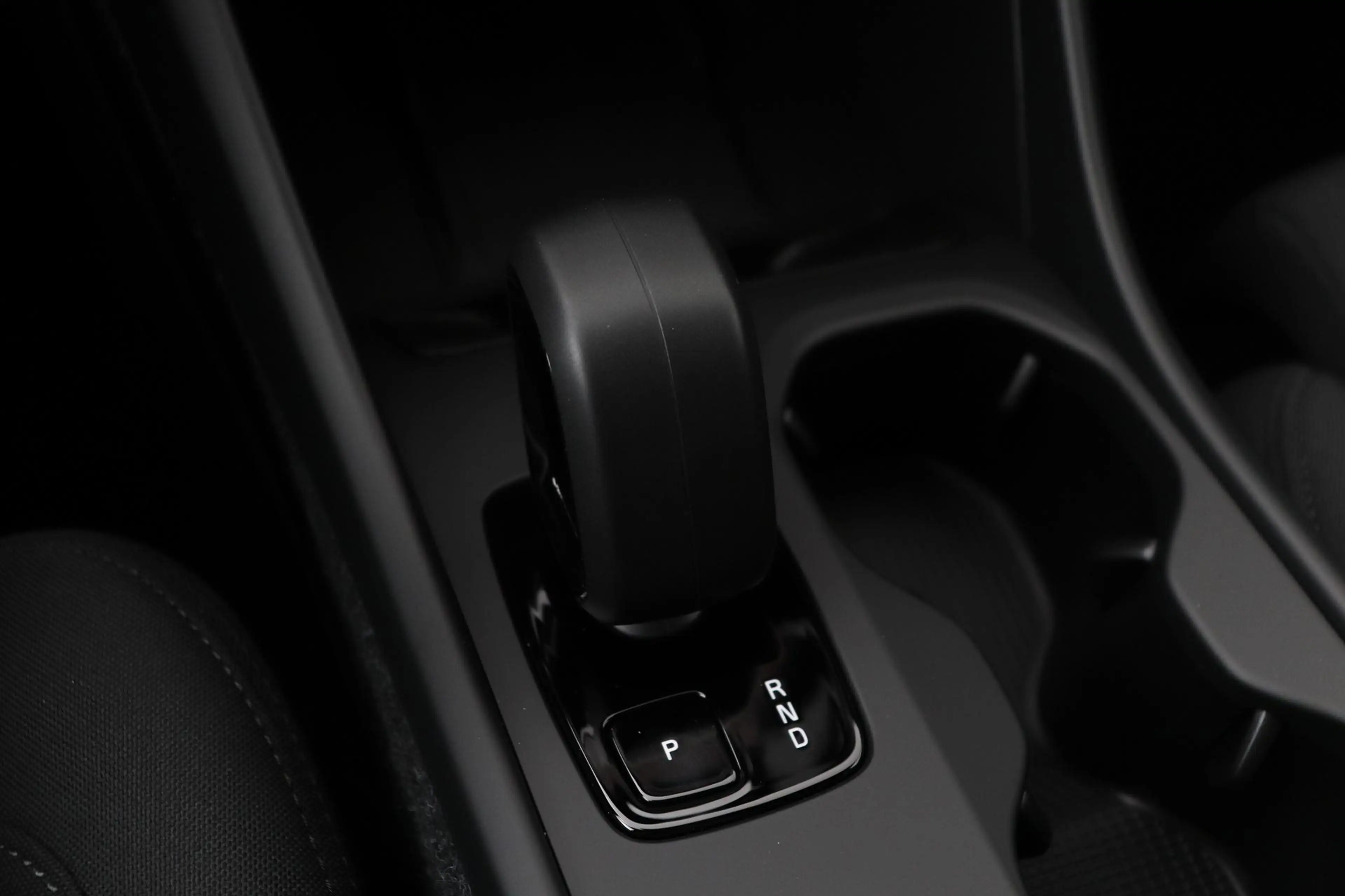 Volvo EX40 Single Motor Extended Range Plus Black Ed. 82 kWh — photo 38