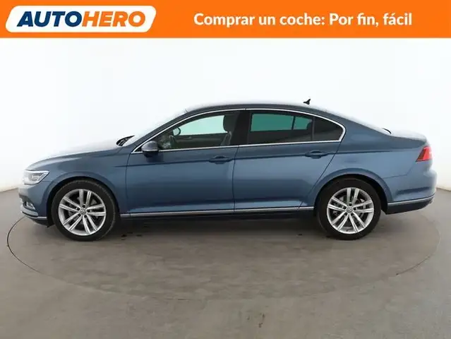Volkswagen Passat view 3