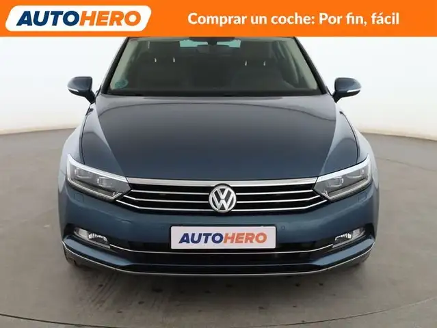 Volkswagen Passat view 9