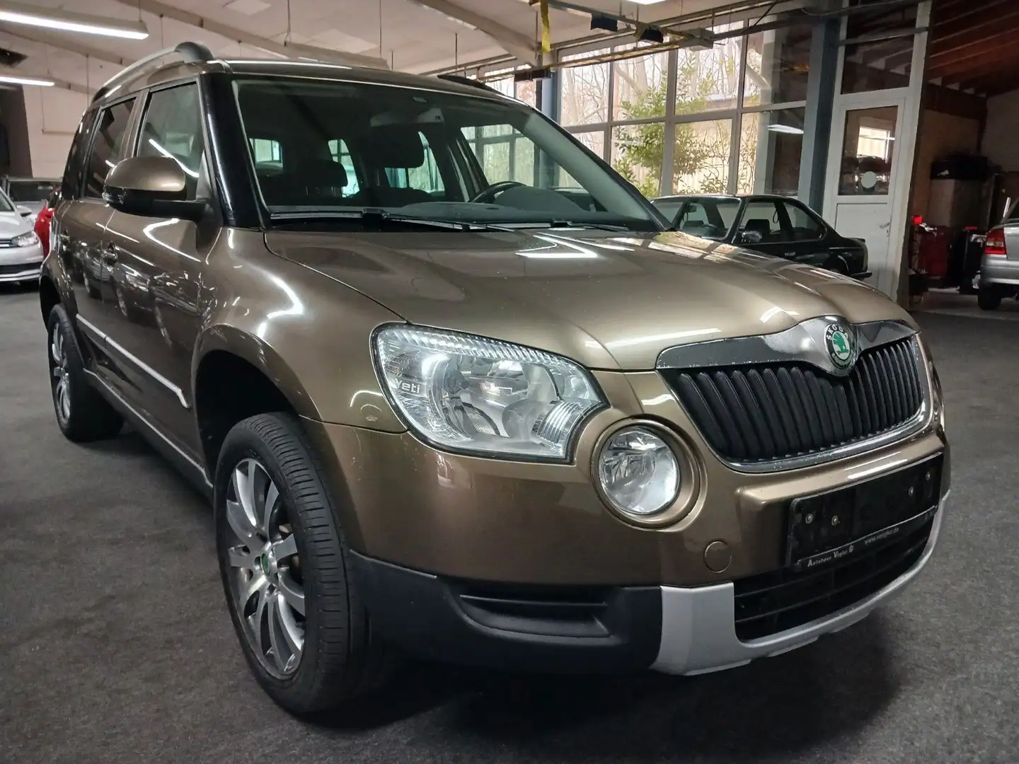 Skoda Yeti Adventure 1.HAND AHK FULL SERVICE LÜCKENLOS Braun - 2