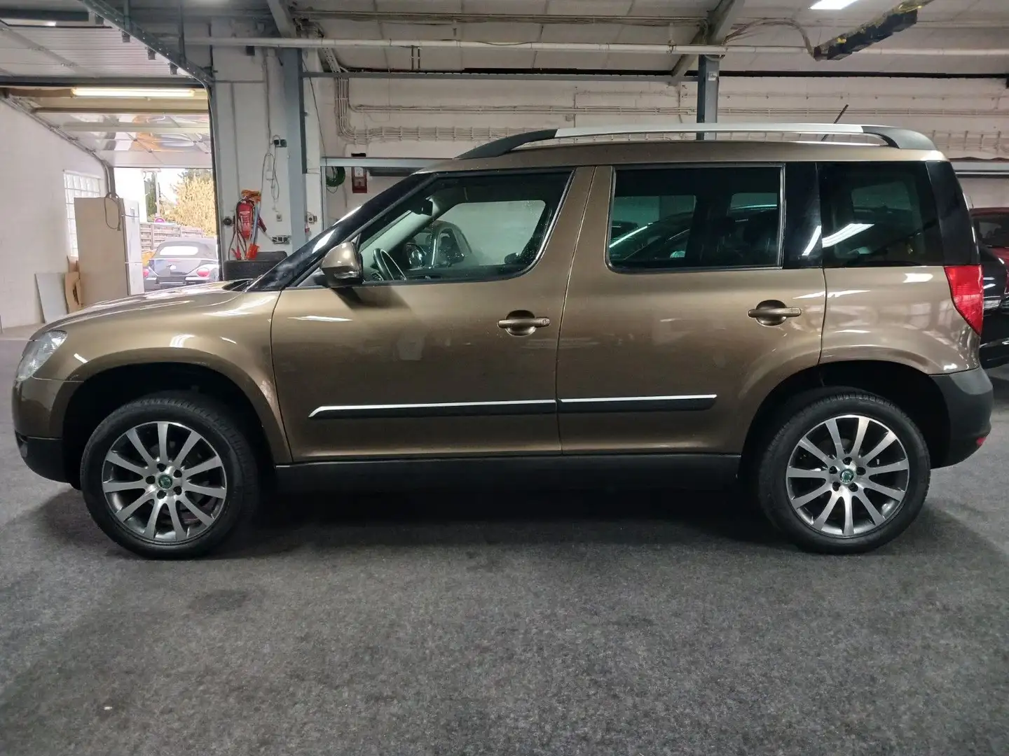 Skoda Yeti Adventure 1.HAND AHK FULL SERVICE LÜCKENLOS Braun - 1