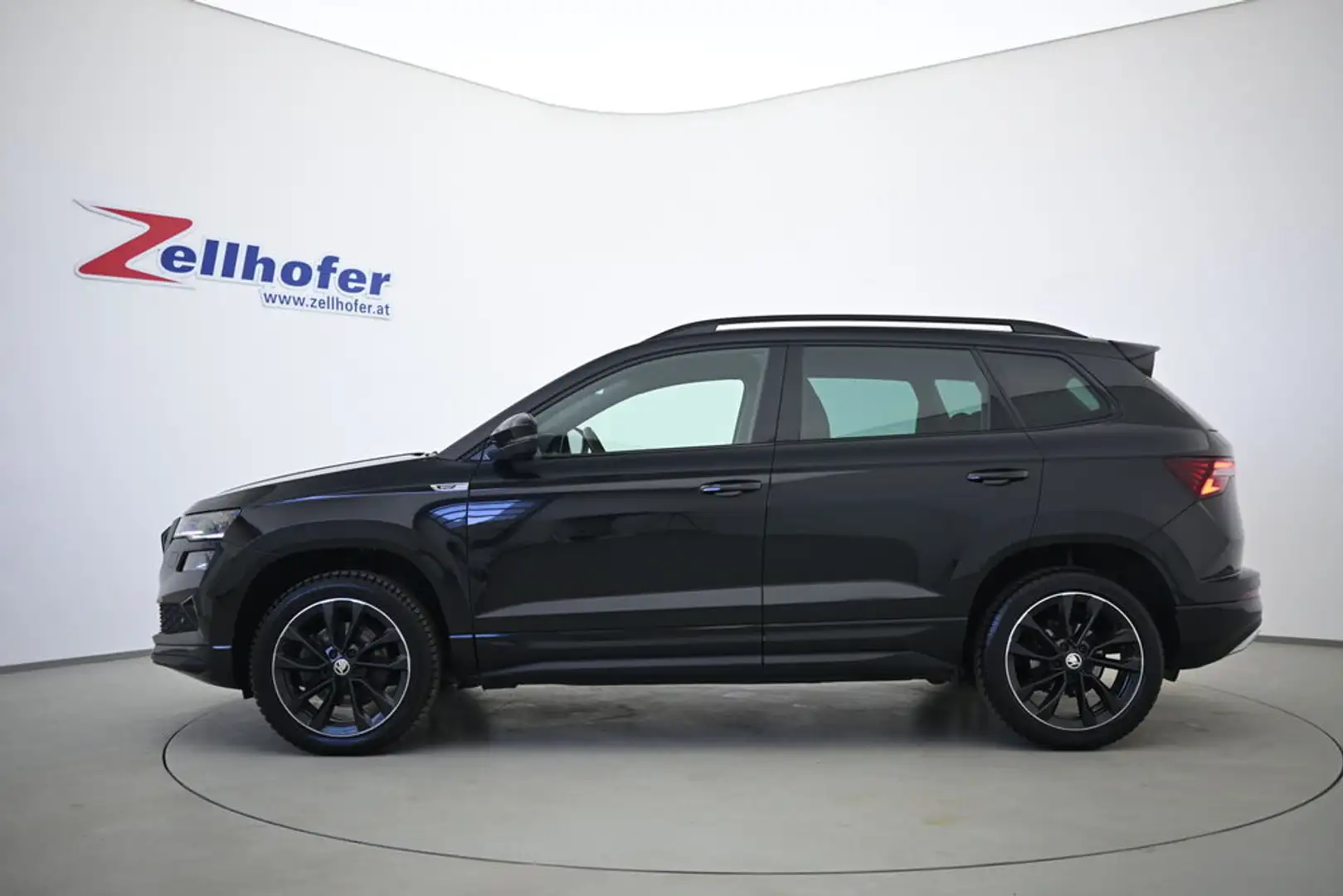 Skoda Karoq 2,0 TDI Sportline Schwarz - 2