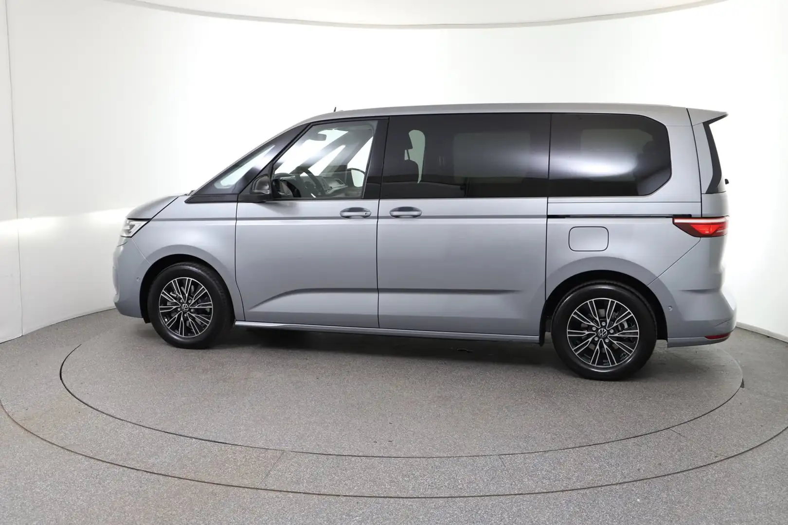 Volkswagen T7 Multivan VW T7 Multivan Business eHybrid 180 kW 4MOTION Silber - 2