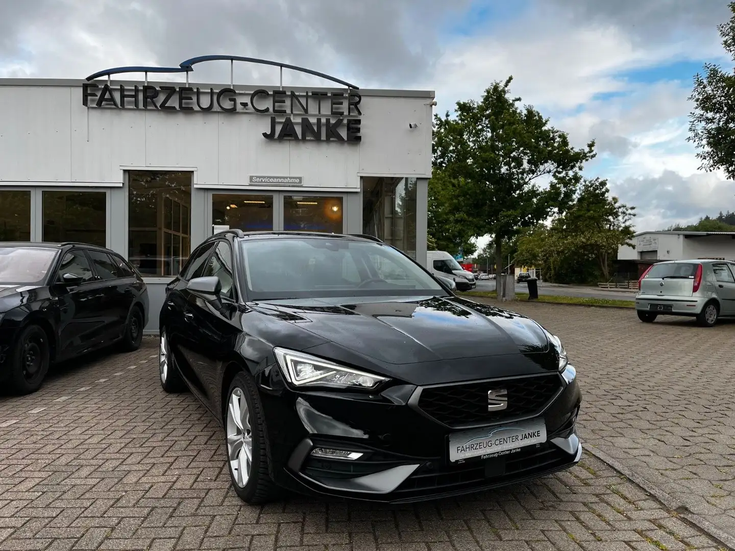 SEAT Leon Sportstourer FR +NAVI/LED/SHZ/CarPlay+ Negro - 1