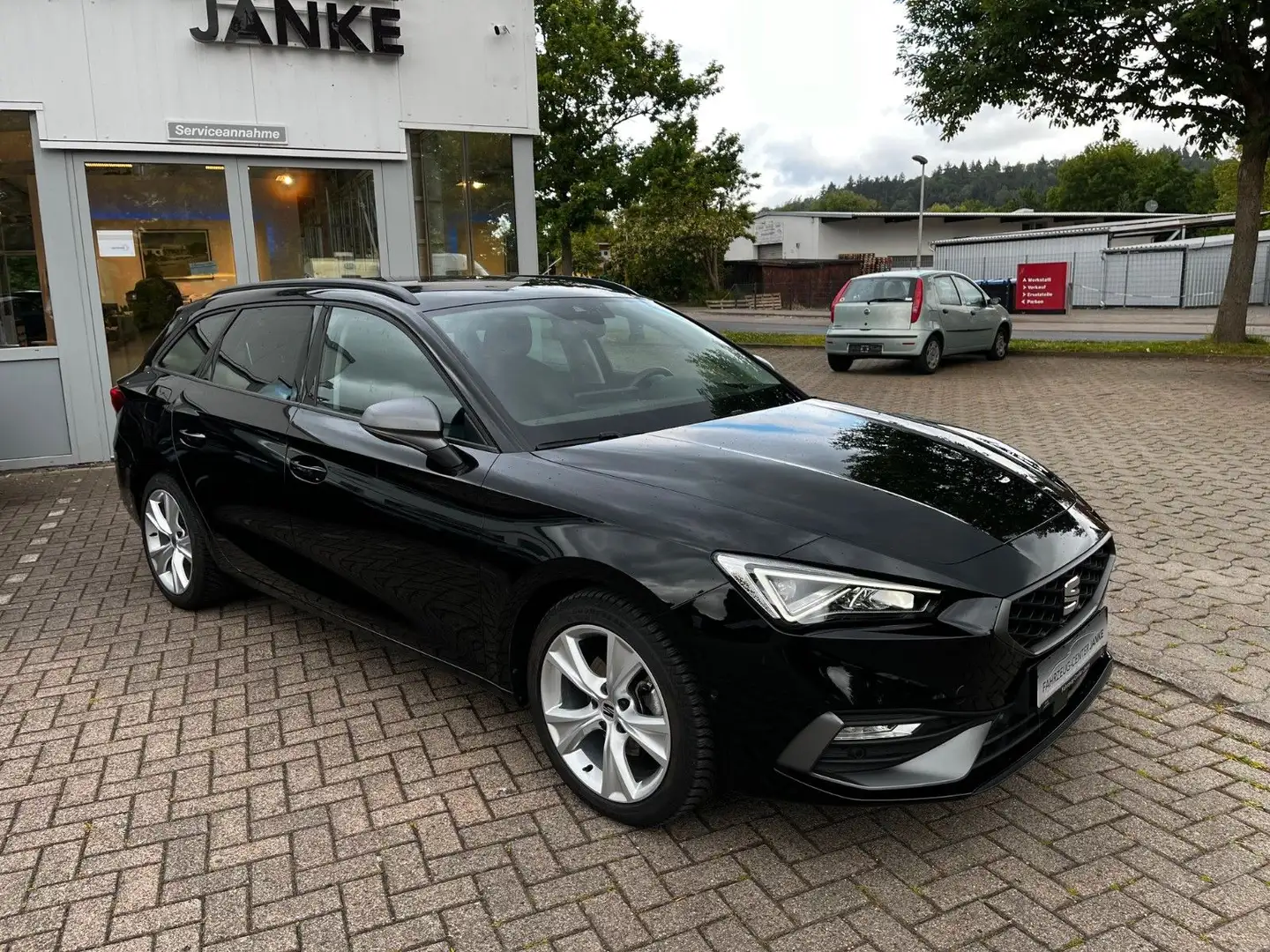 SEAT Leon Sportstourer FR +NAVI/LED/SHZ/CarPlay+ Negro - 2