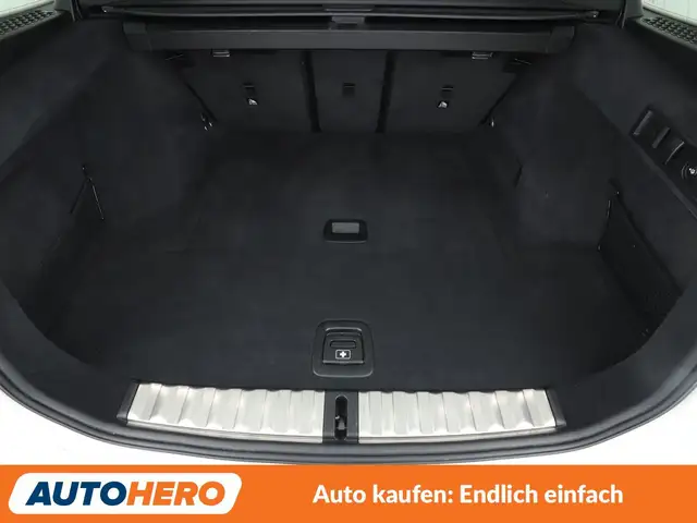 BMW 3 Series view 17