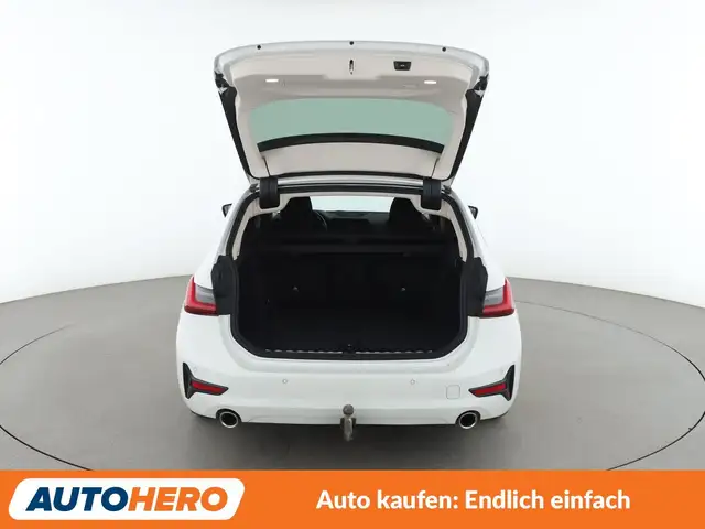 BMW 3 Series view 16