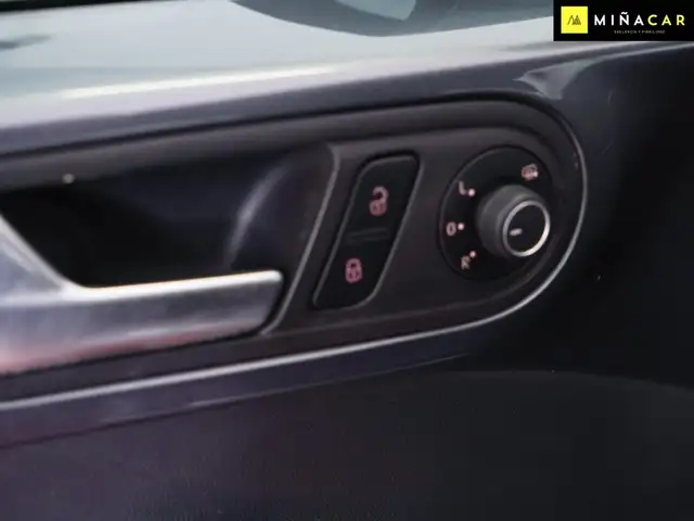 Volkswagen Beetle view 19