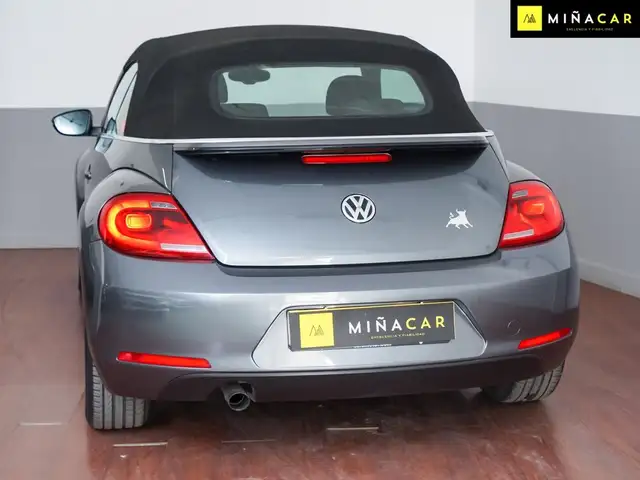 Volkswagen Beetle view 3