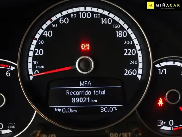 Volkswagen Beetle view 8