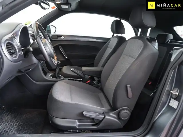 Volkswagen Beetle view 6