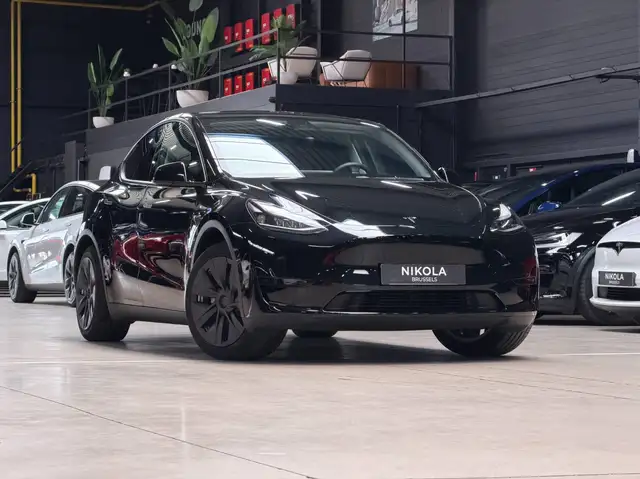 Tesla Model Y PREMIUM - RWD - HIGHWAY AUTOPILOT
