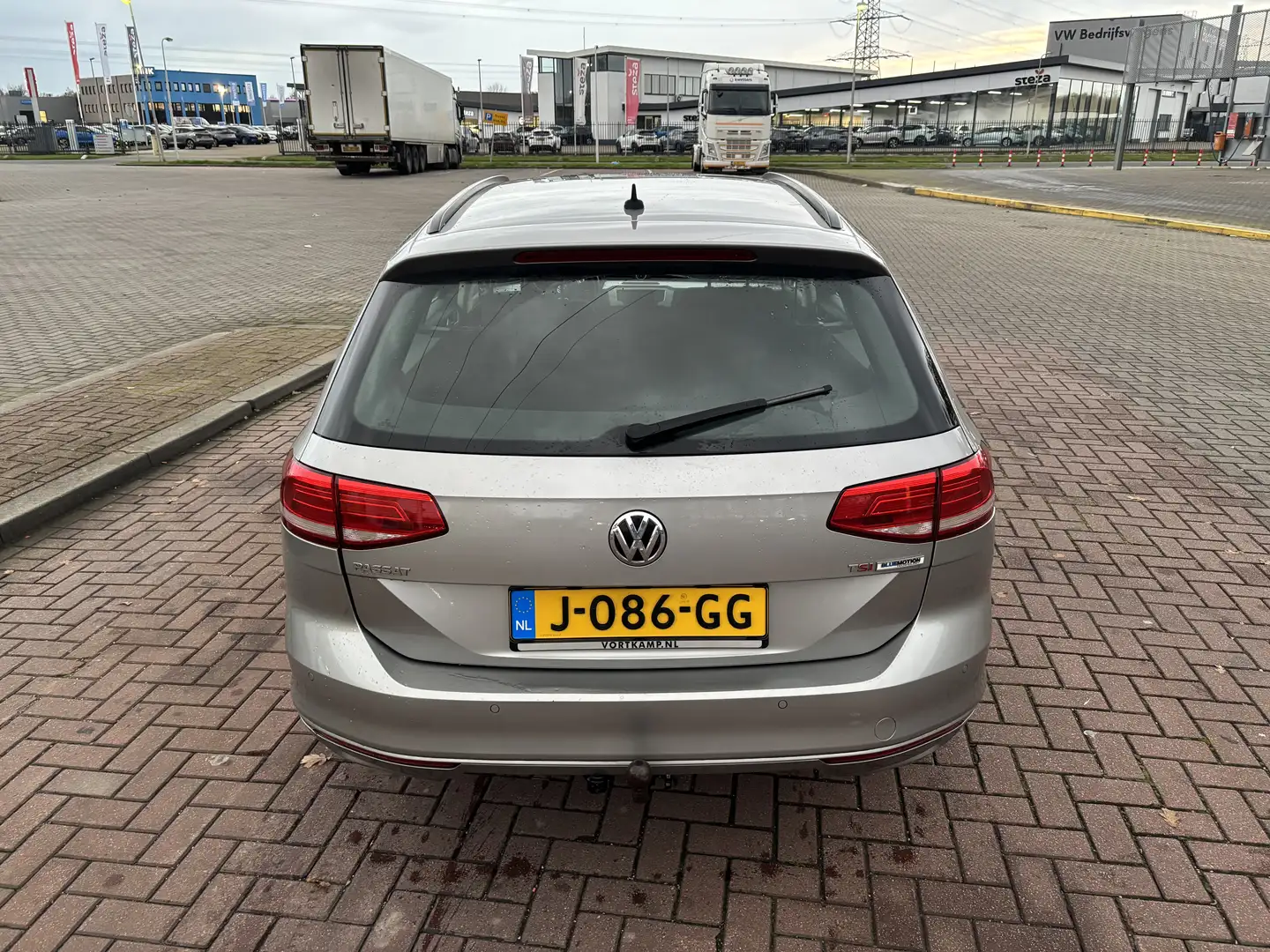 Volkswagen Passat 1.4 TSI ACT HL Bns R Grijs - 1