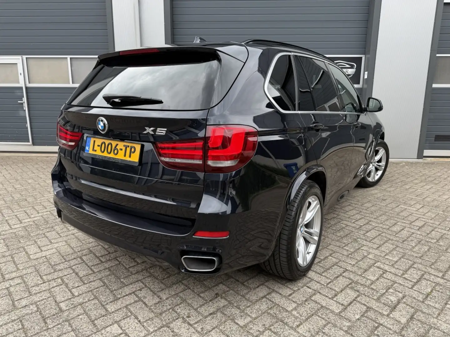 BMW X5 xDrive40e iP.High.Ex M-sport Pano HarmanKardon HUD Zwart - 2