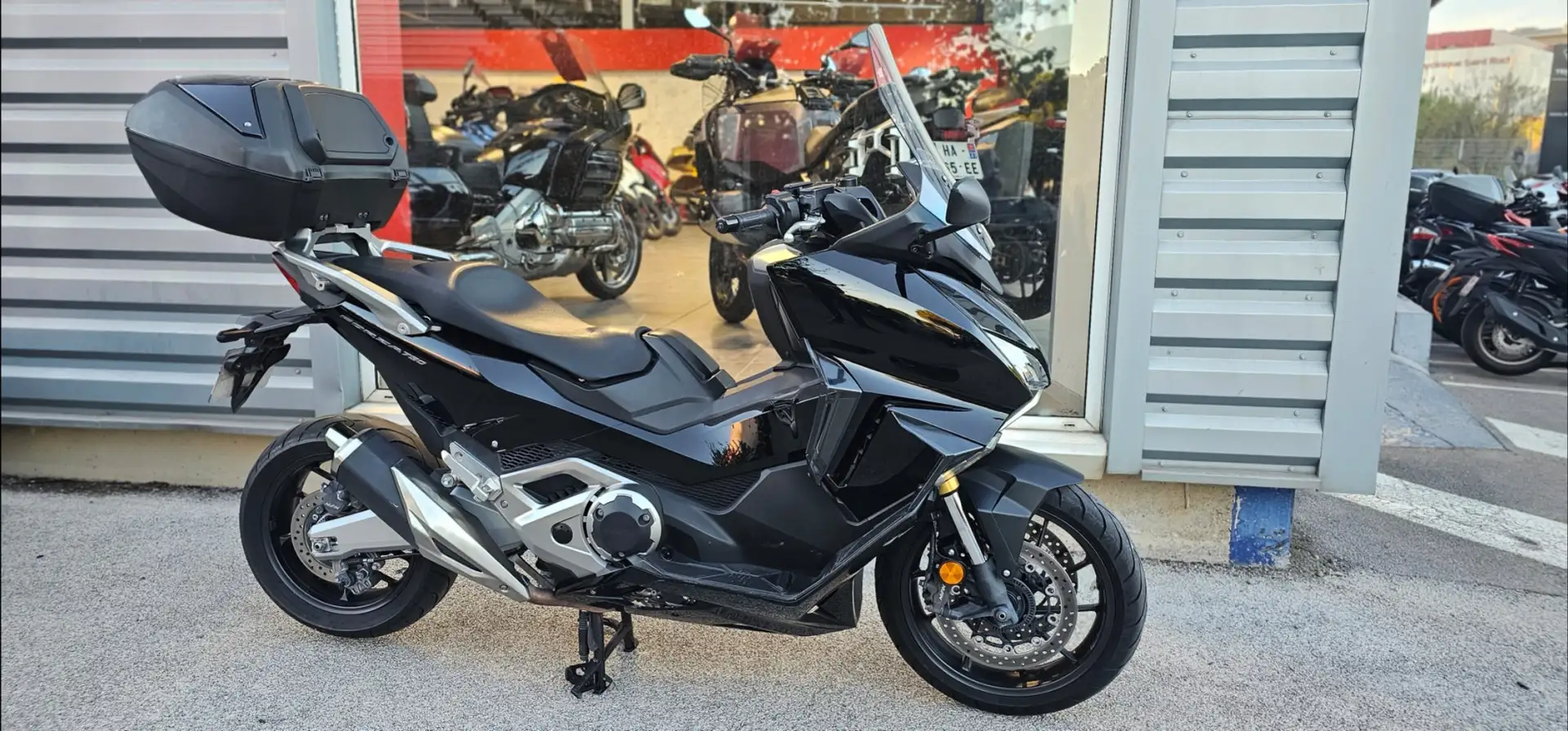 Honda Forza 750 Schwarz - 1