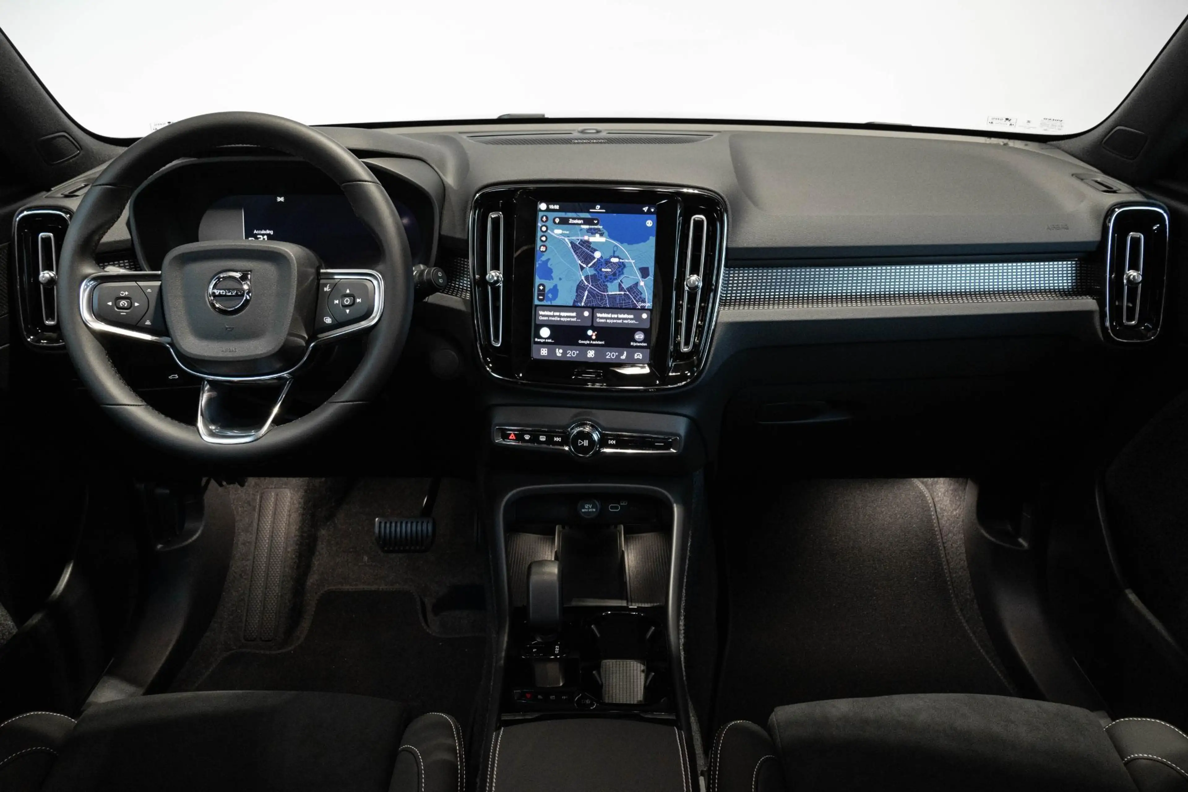 Volvo EX40 Single Motor Extended Range Ultra Black Edition | — photo 11