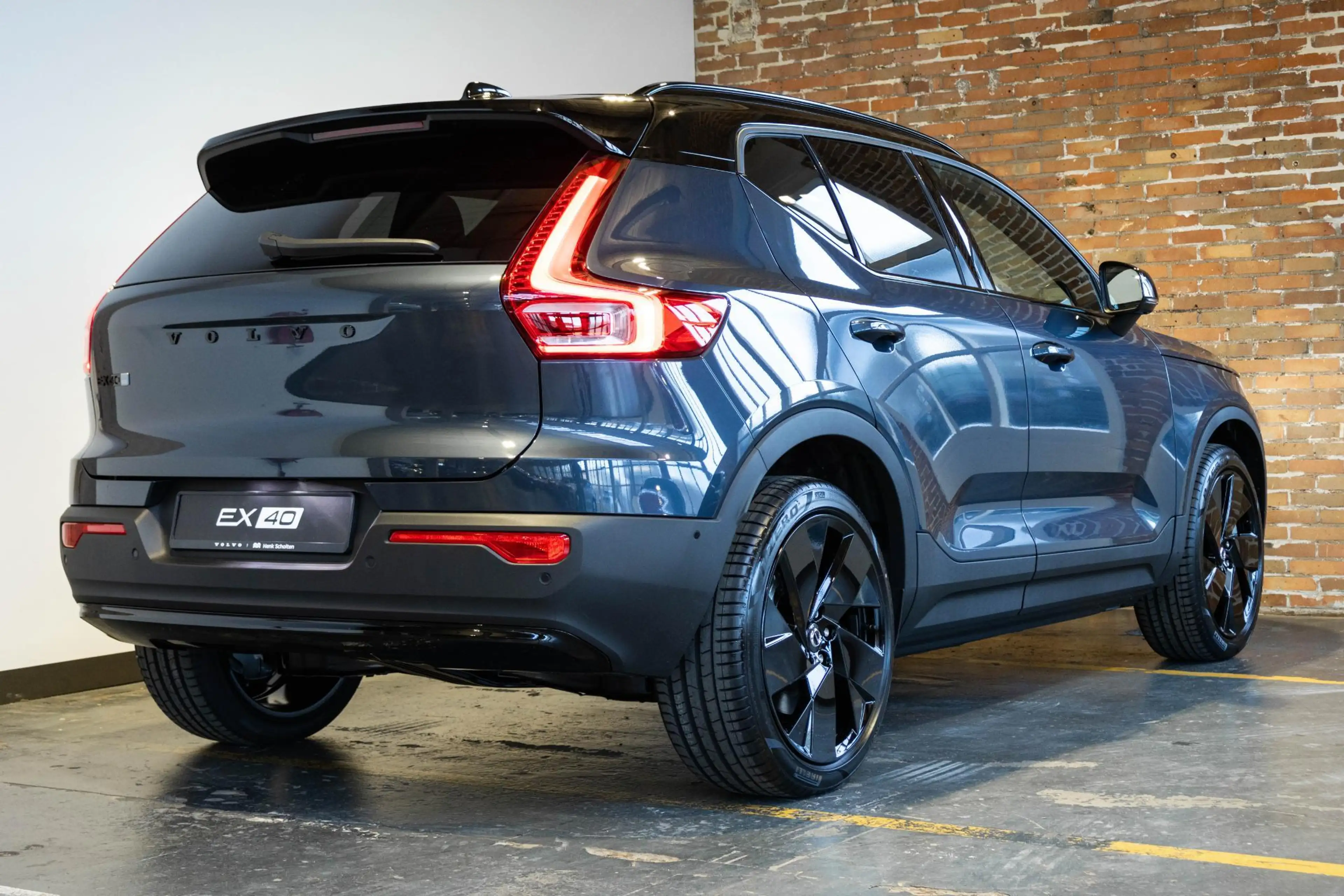 Volvo EX40 Single Motor Extended Range Ultra Black Edition | — photo 3