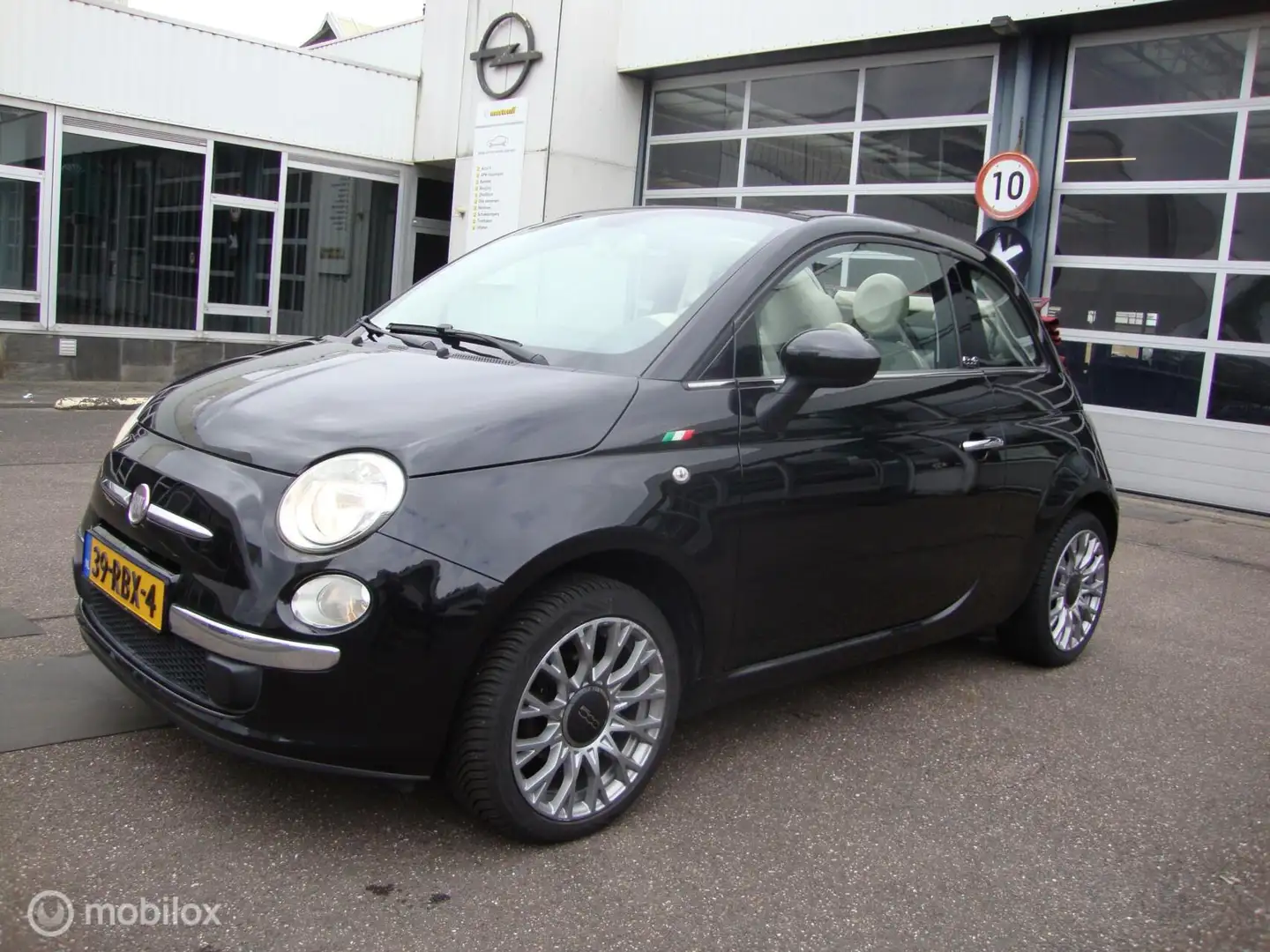 Fiat 500C 1.2 Lounge Secuur onderhouden , distributie gedaan Zwart - 1
