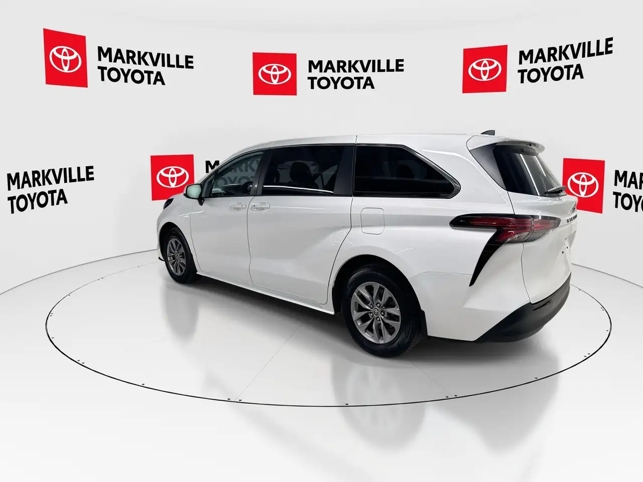 Toyota Sienna снимка Toyota Sienna