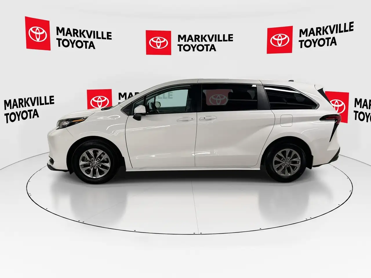 Toyota Sienna снимка Toyota Sienna