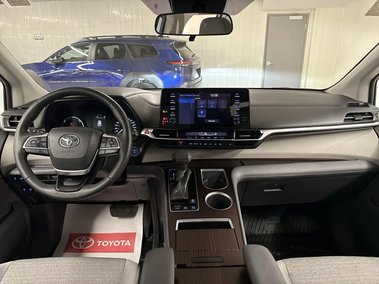 Toyota Sienna снимка Toyota Sienna