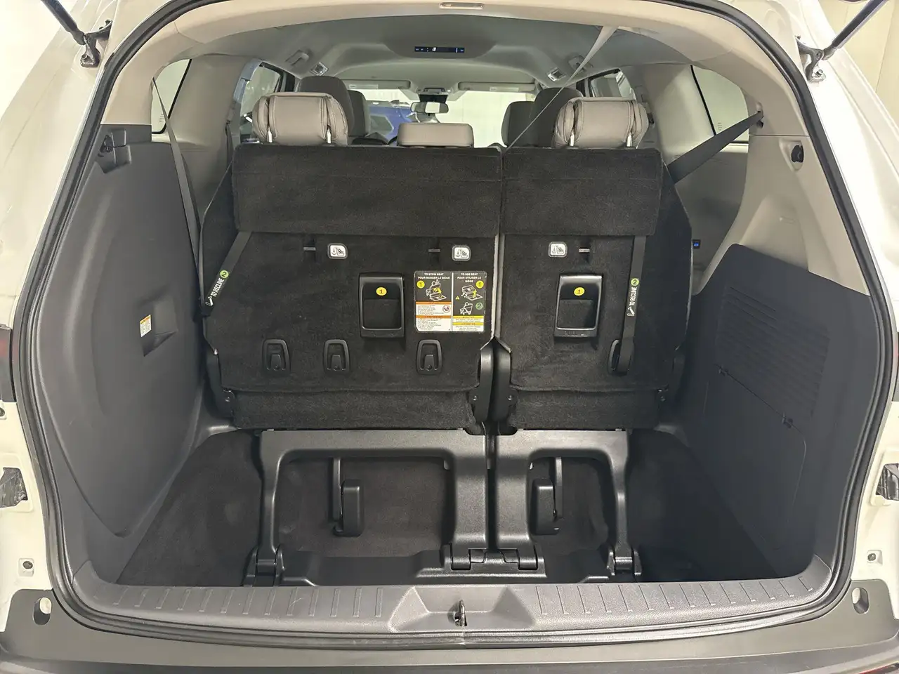 Toyota Sienna снимка Toyota Sienna