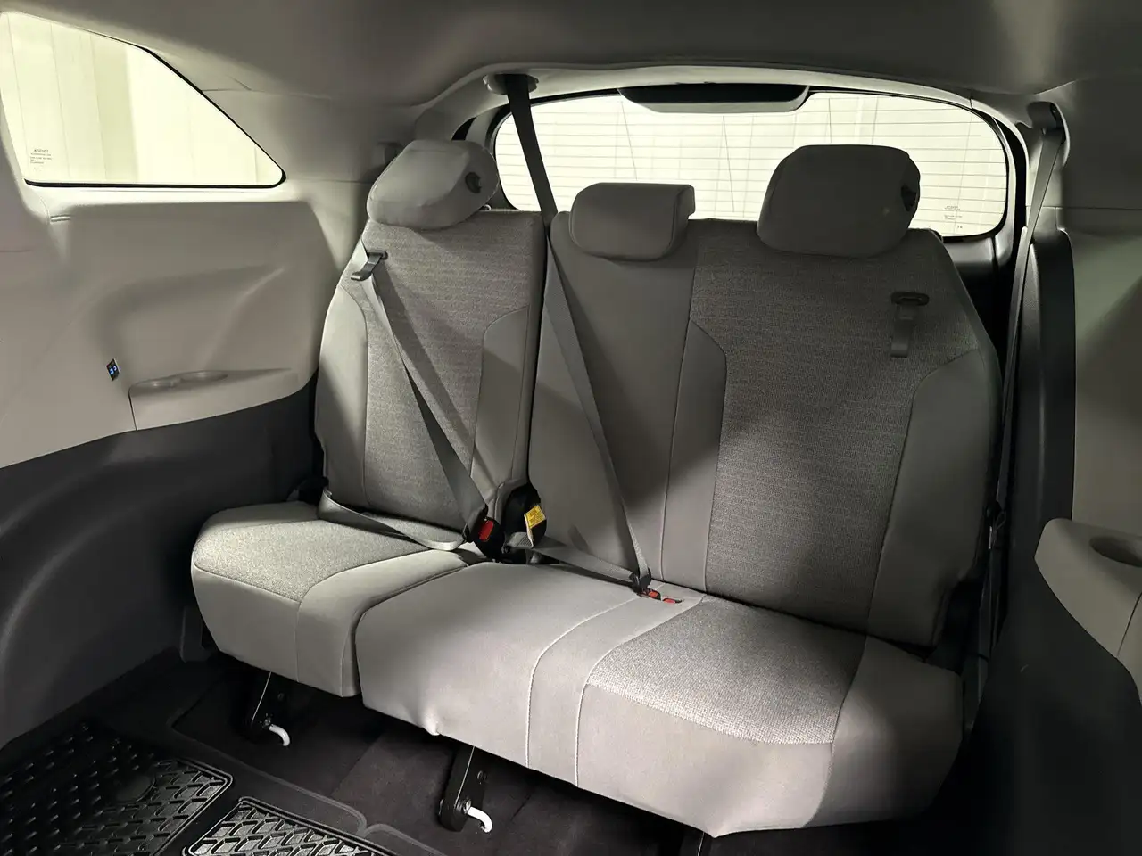 Toyota Sienna снимка Toyota Sienna