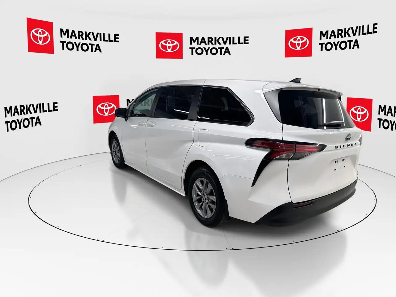 Toyota Sienna снимка Toyota Sienna